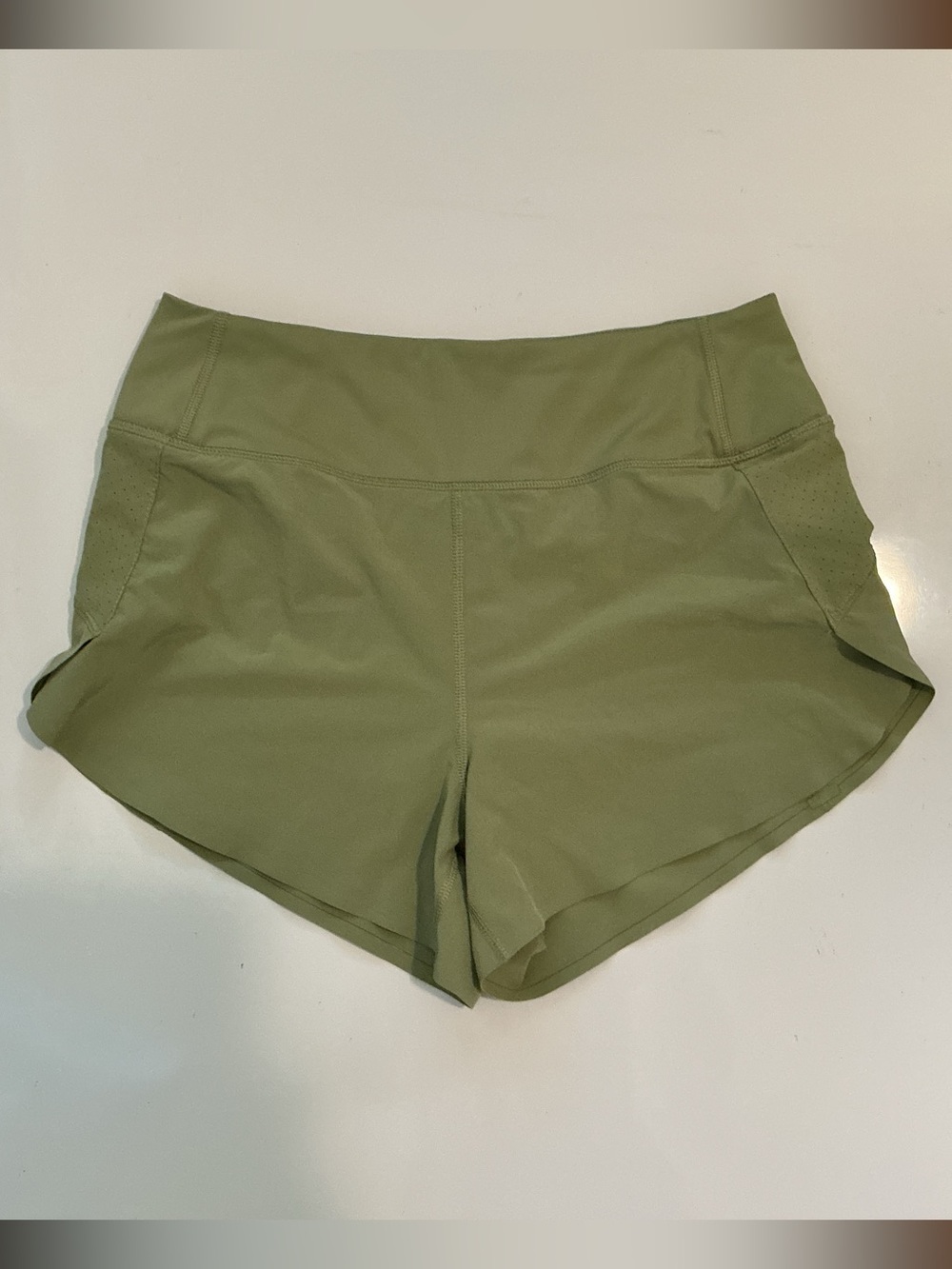 Athleta Run With It 3.5” Shorts Eucalyptus Olive Size XS NWOT